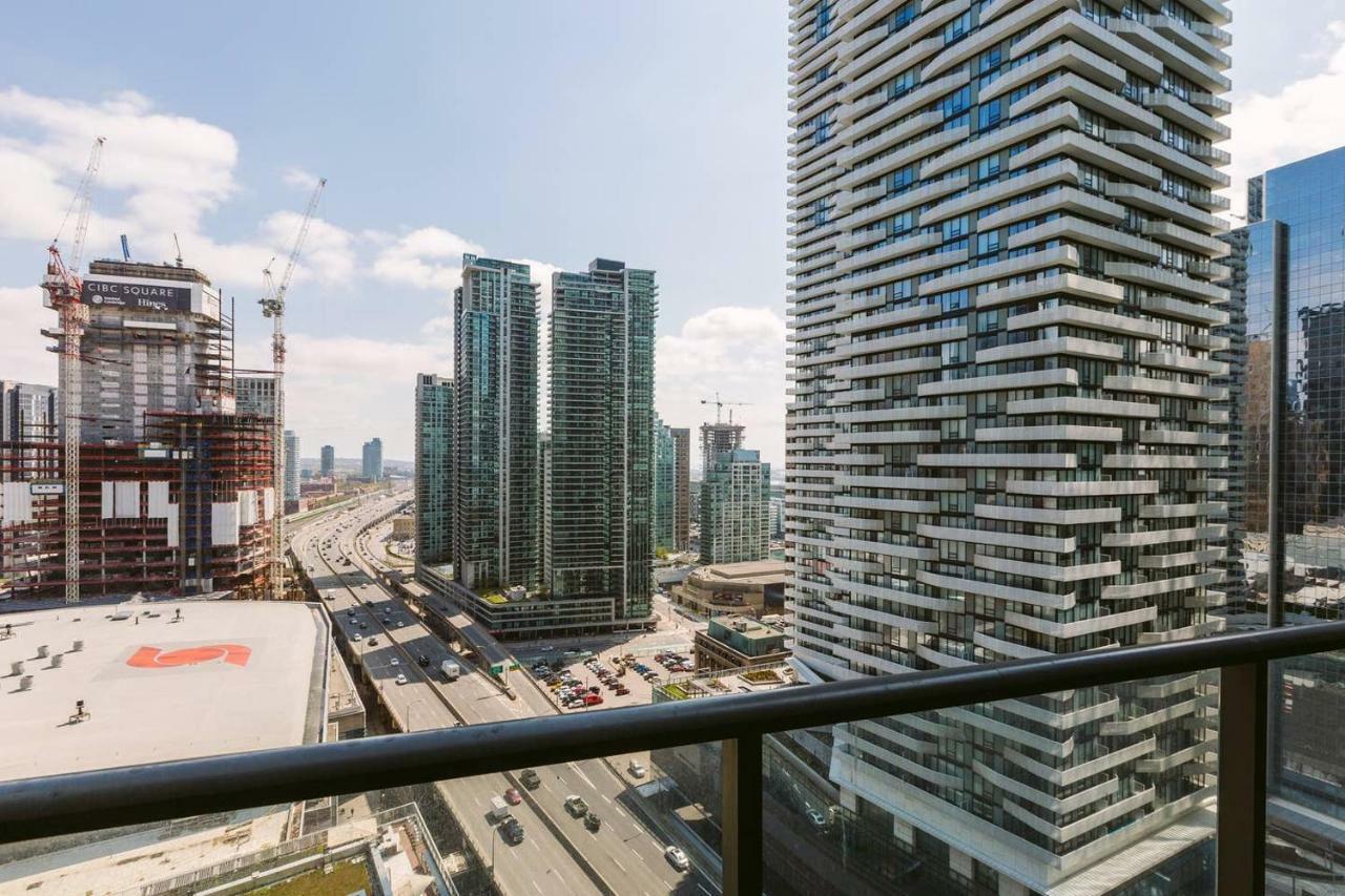 Executive Condo In The Heart Of Downtown Toronto Exterior photo